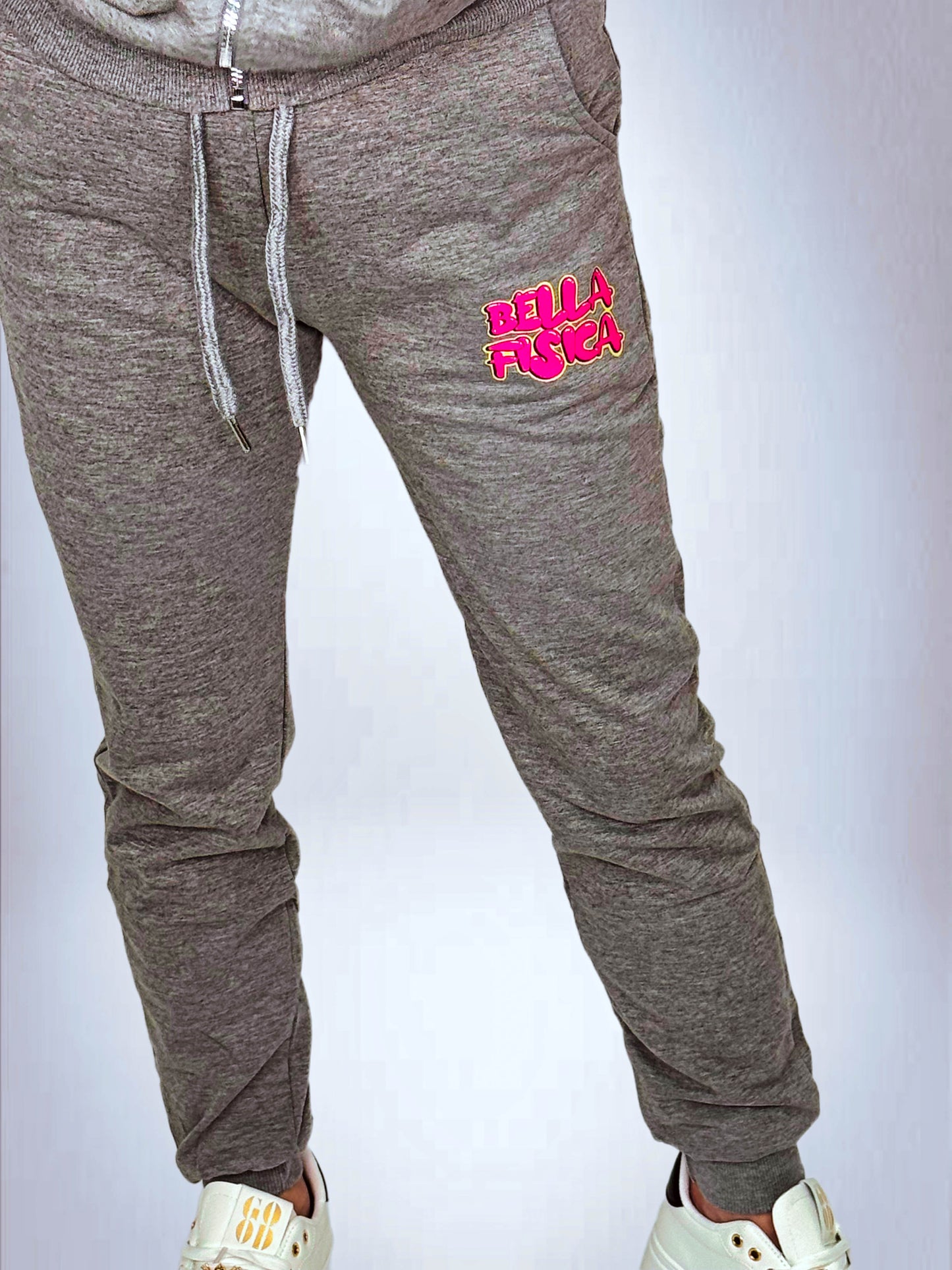 Pantaloni Jogger con Logo in Rilievo: "Bella Fisica"